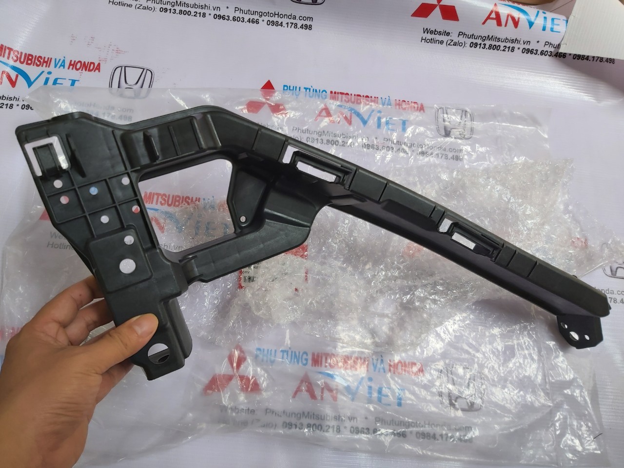 Cá cài đèn pha xe Honda HRV 